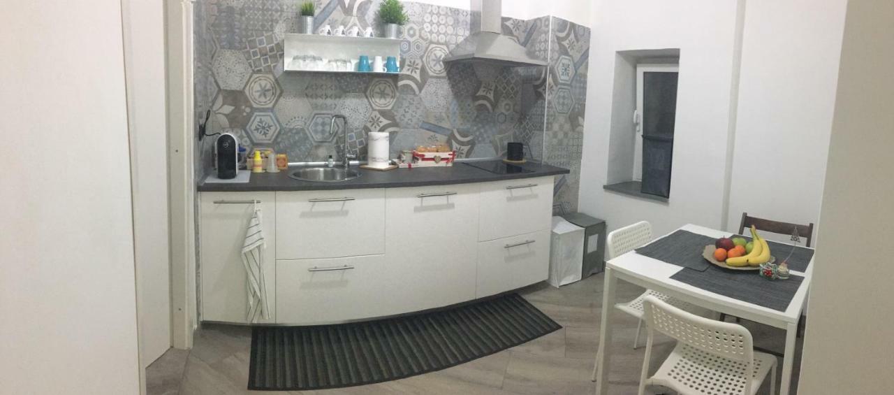 Studios Toledo 355 نابولي المظهر الخارجي الصورة